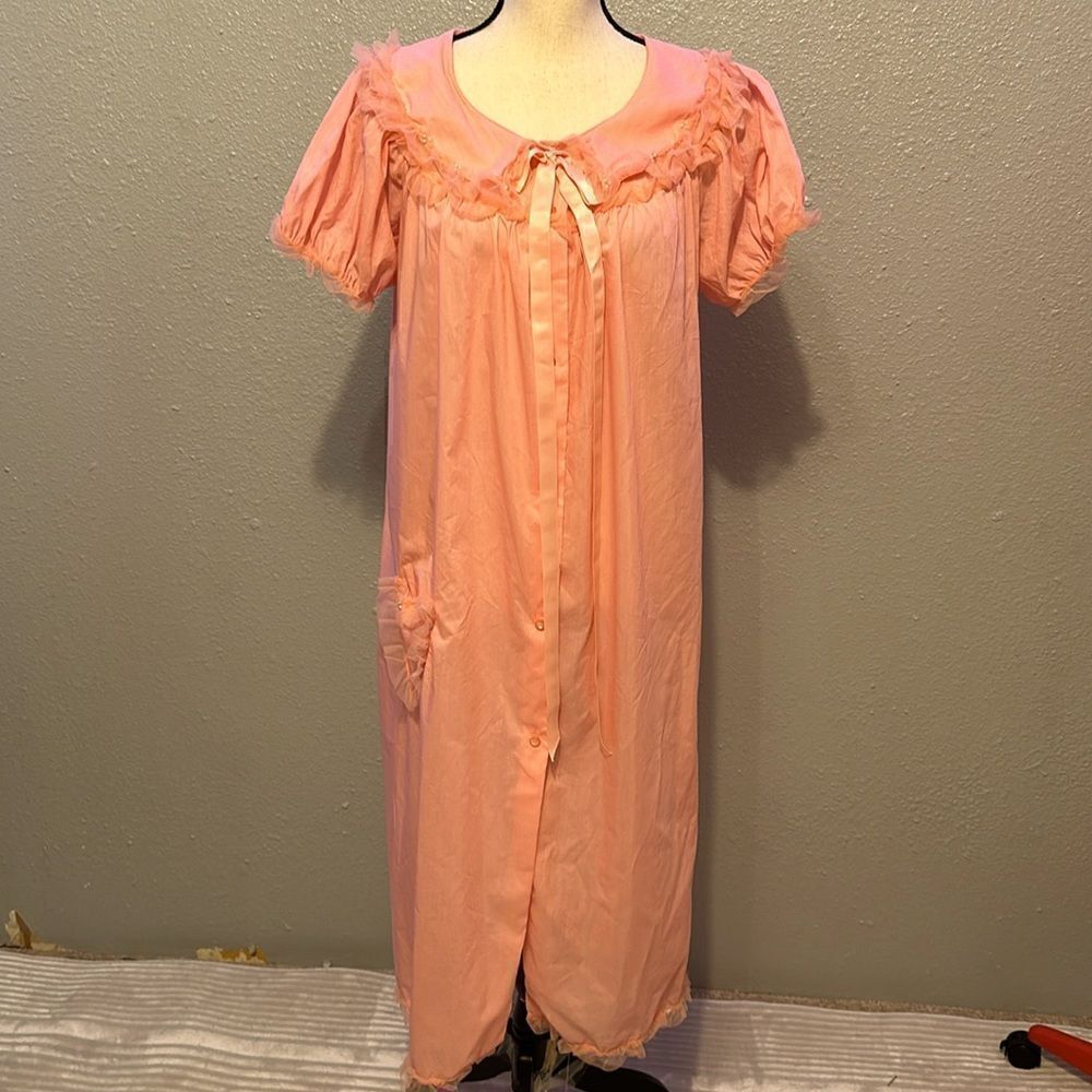 Vintage charmode women’s peach nightgown size 36 M